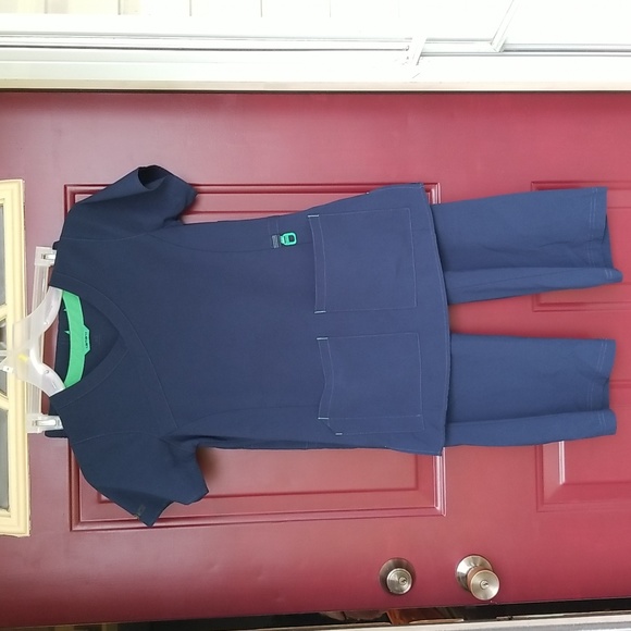 Carhartt 2 piece scrub set. - Picture 1 of 11